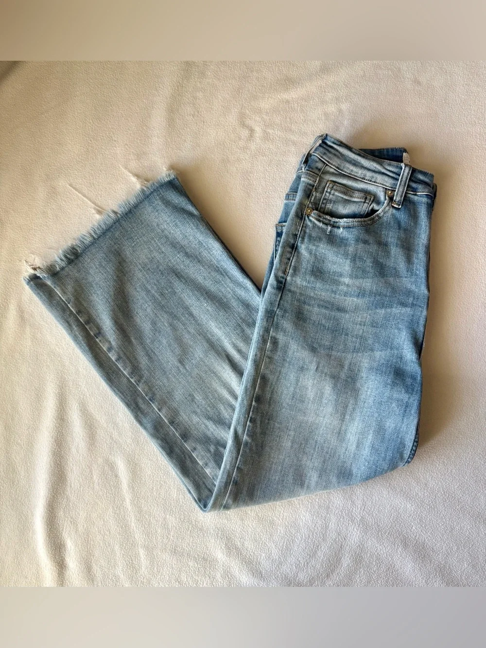 Risen High-Rise Cropped Wide Leg Stretch Jeans in Medium Blue - Picture 3 of 6